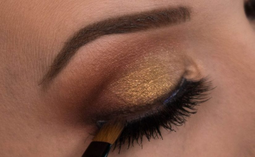 The Glamour of Gold Eye Shadow Look: A Luxurious Look