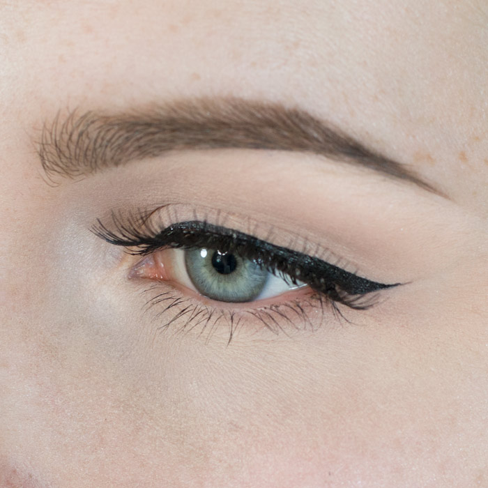 how to winged eyeliner